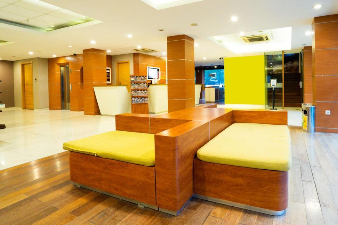 Life Hotel Stasiun Kota Surabaya Exterior foto