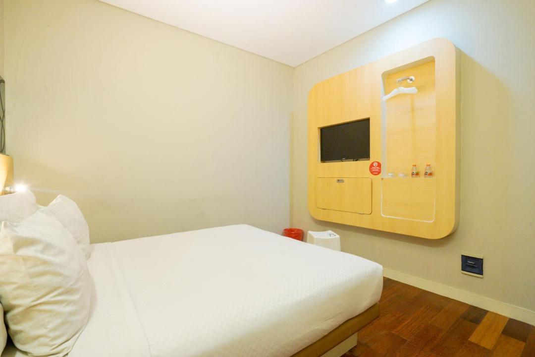 Life Hotel Stasiun Kota Surabaya Habitación foto