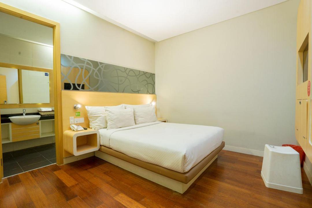 Life Hotel Stasiun Kota Surabaya Habitación foto