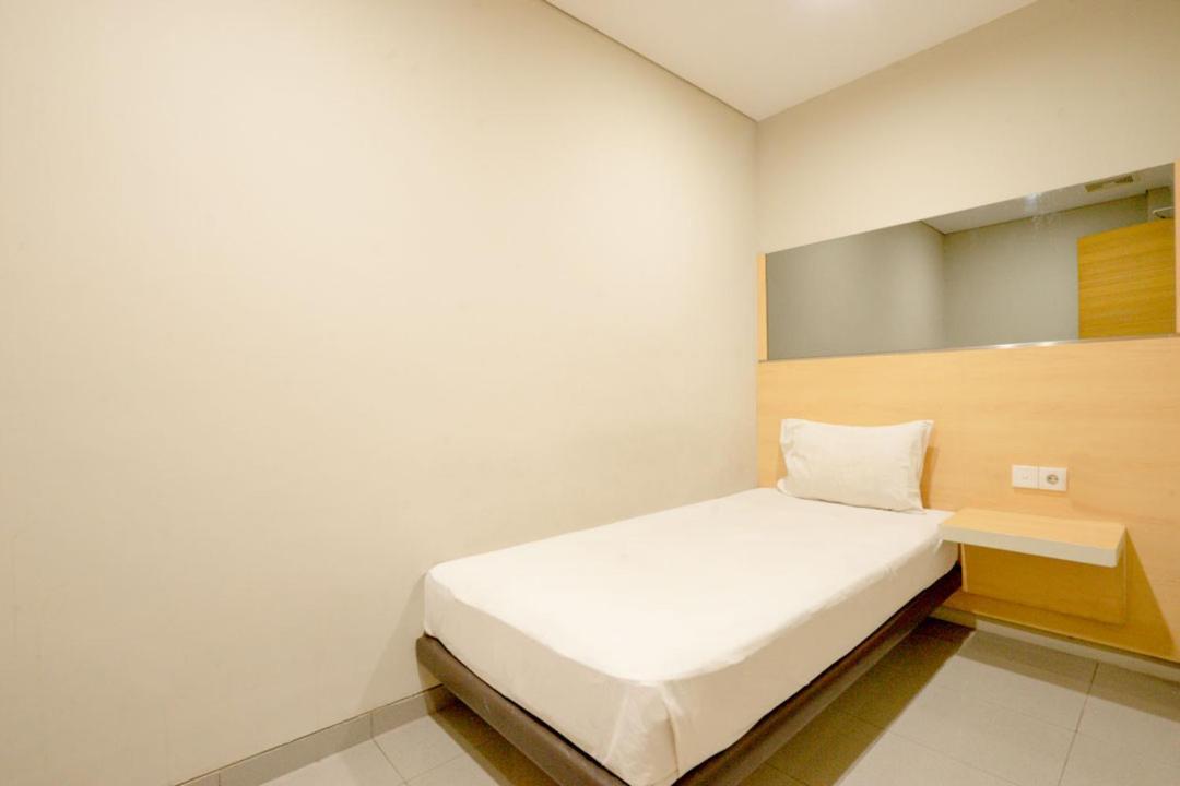 Life Hotel Stasiun Kota Surabaya Habitación foto