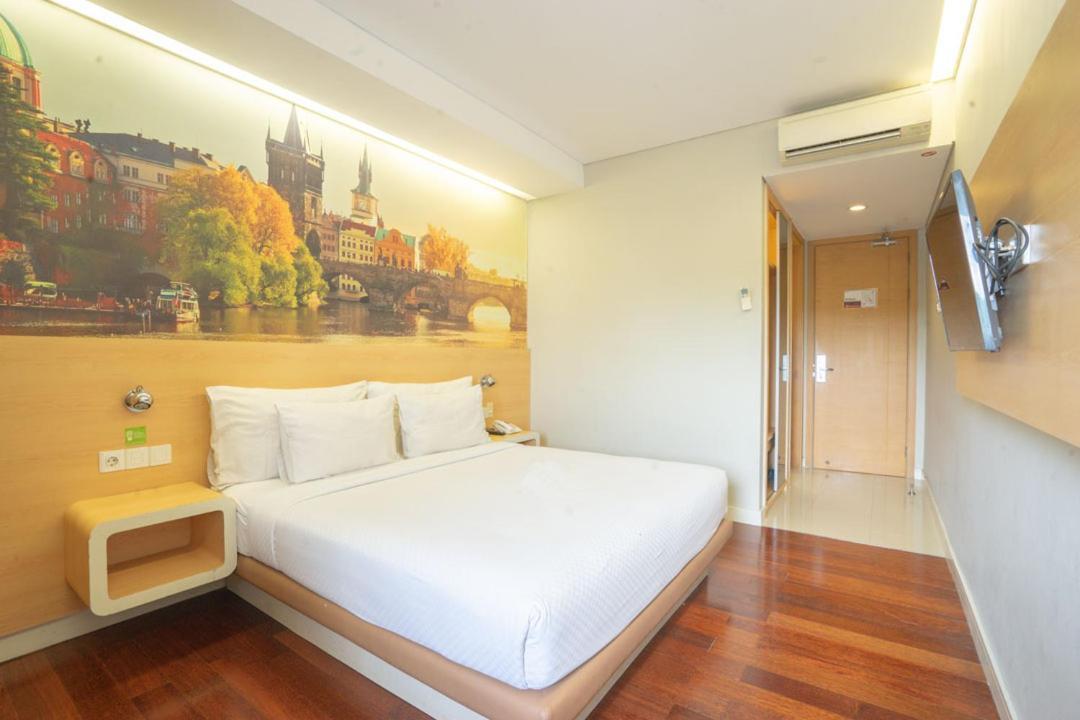 Life Hotel Stasiun Kota Surabaya Habitación foto