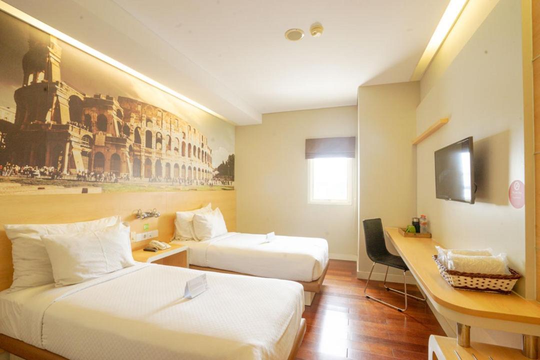 Life Hotel Stasiun Kota Surabaya Habitación foto