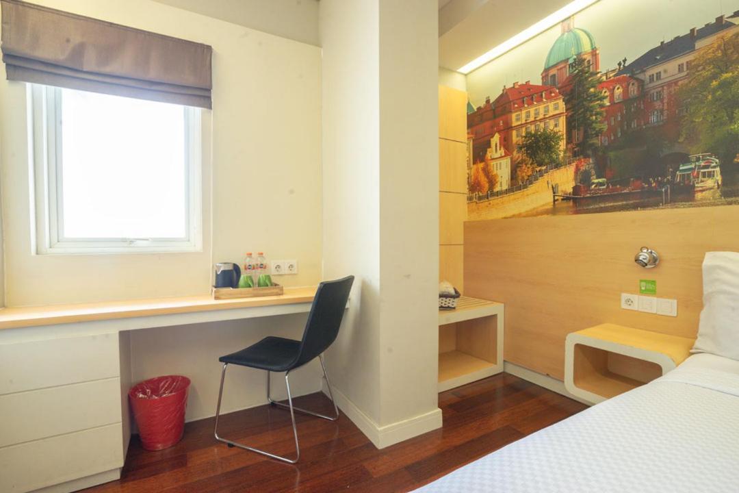 Life Hotel Stasiun Kota Surabaya Habitación foto
